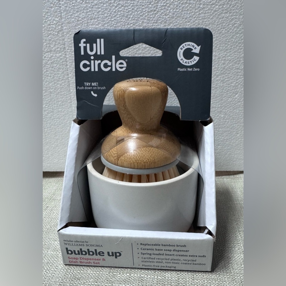 NEW Full Circle White/Tan Bubble Up
Soap Dispenser & Dish Brush Set